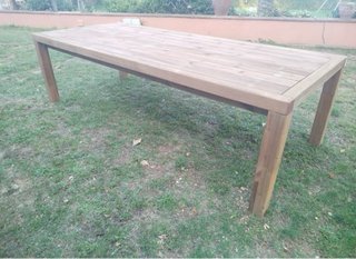 Tavolo da giardino in legno e vimini