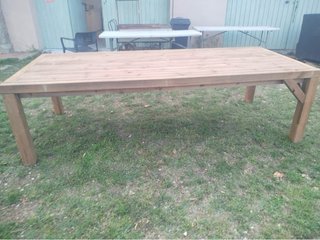 Tavolo da giardino in legno e vimini