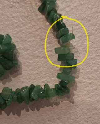 Collana con pietre verdi