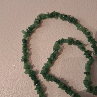 Collana con pietre verdi