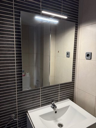 Espejo moderno plateado y blanco
