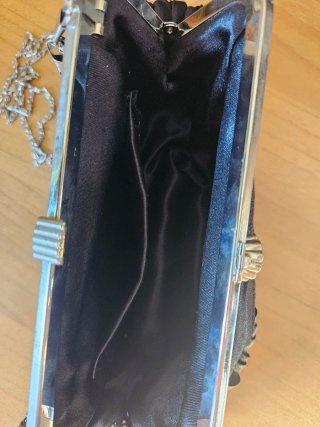 Pochette vintage raso nero con catena