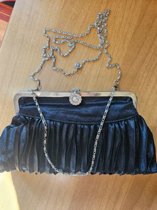 Pochette vintage raso nero con catena