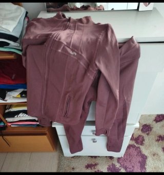 Conjunto deportivo rosa