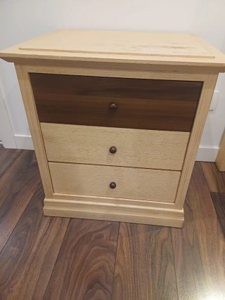 Conjunto mesita noche y sinfonier madera