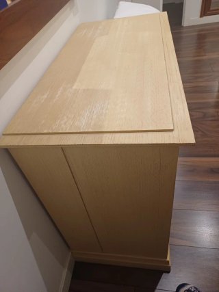 Conjunto mesita noche y sinfonier madera