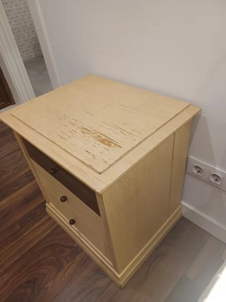 Conjunto mesita noche y sinfonier madera