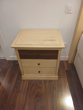 Conjunto mesita noche y sinfonier madera