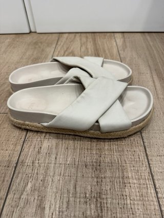 Sandalias piel y esparto