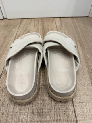 Sandalias piel y esparto