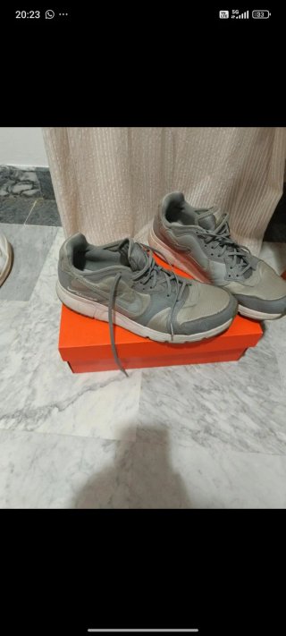 Nike Atsuma Grises