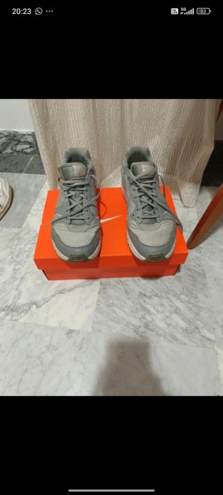 Nike Atsuma Grises