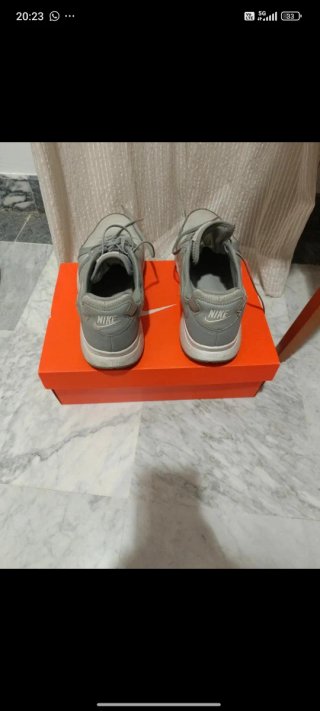 Nike Atsuma Grises