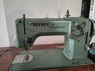 Máquina de coser refrey transforma con mueble