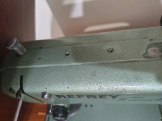 Máquina de coser refrey transforma con mueble