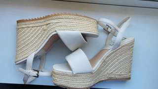 Sandalias cuña verano beige y blanco