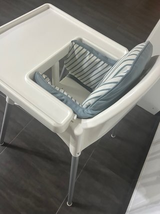 Trona IKEA con cojin a rayas. Recojida en jaen