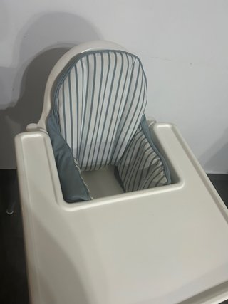 Trona IKEA con cojin a rayas. Recojida en jaen