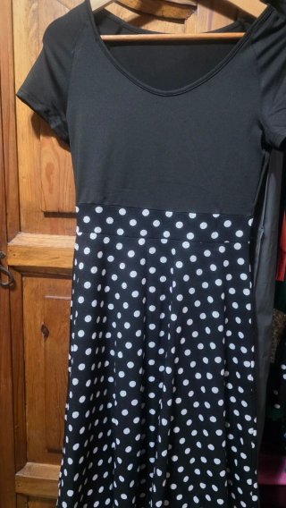Vestido Negro con Lunares Blancos