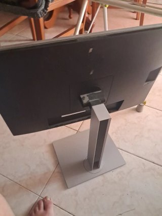 Pantalla HP Plata y Negra
