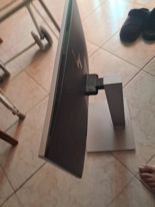 Pantalla HP Plata y Negra