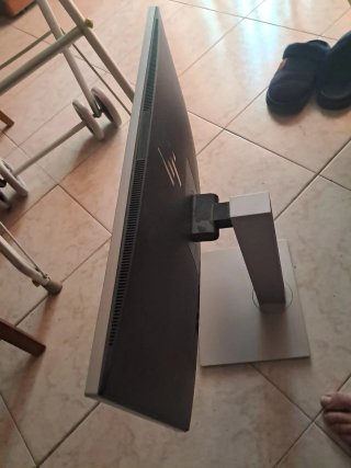 Pantalla HP Plata y Negra