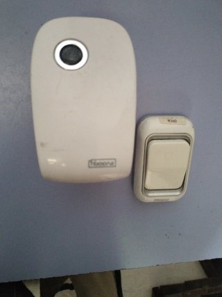 Timbre y receptor enchufable