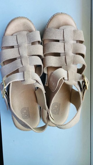 Sandalias cuña verano beige
