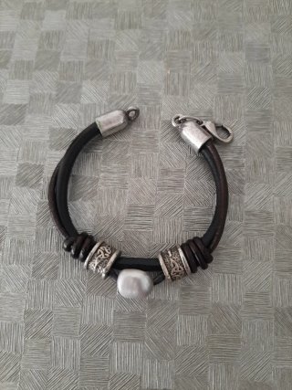 Pulsera cuero y perla plata
