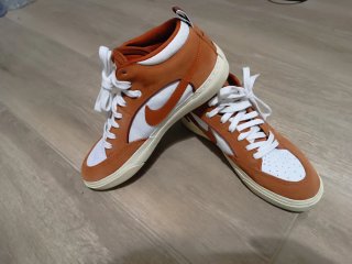 Zapatillas Nike Naranja y Blanco