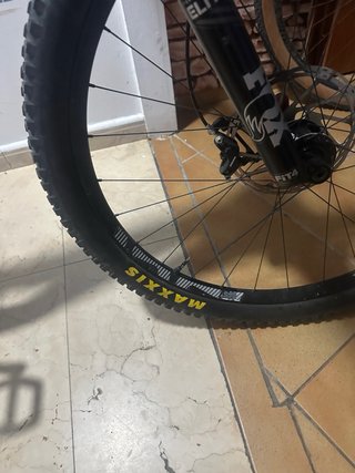 Bicicleta Montaña Roja y Negra