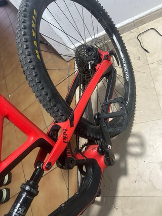 Bicicleta Montaña Roja y Negra