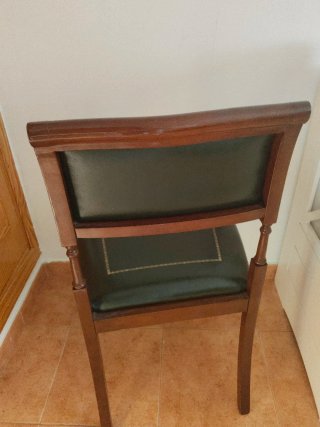 Silla antigua de escritorio de madera y piel