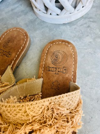 Sandalias de piel con flecos Talla 37