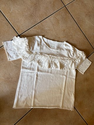 T-shirt bianca con pizzo
