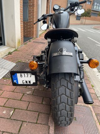 Harley Davidson Sportster Iron 883 Negra