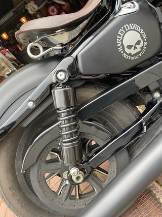 Harley Davidson Sportster Iron 883 Negra