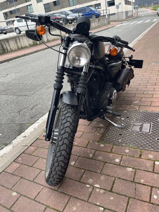 Harley Davidson Sportster Iron 883 Negra