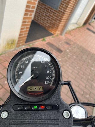 Harley Davidson Sportster Iron 883 Negra