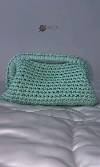 Clutch uncinetto color acqua