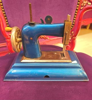 Máquina de coser antigua azul infantil vintage
