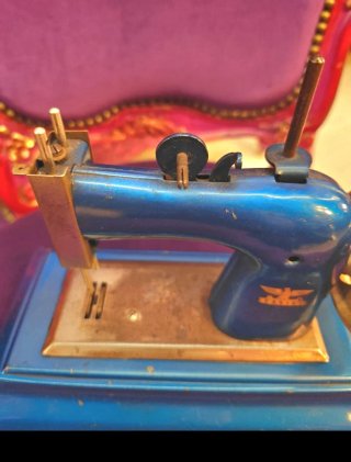 Máquina de coser antigua azul infantil vintage