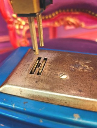 Máquina de coser antigua azul infantil vintage