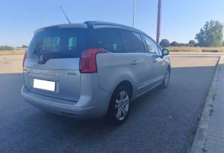 Peugeot 5008 2011