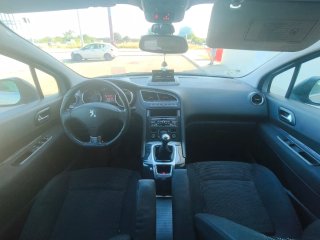 Peugeot 5008 2011