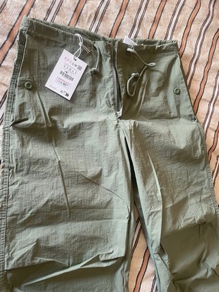 Pantalón Bombacho Verde Oliva Stradivarius
