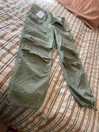 Pantalón Bombacho Verde Oliva Stradivarius