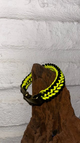 Pulsera Paracord Tejida Negra y Amarilla