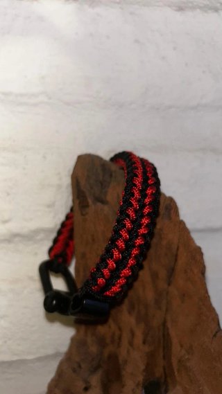 Pulsera Paracord Tejida Negra y Amarilla