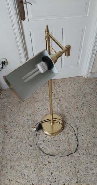 Lámpara de pie latón articulada